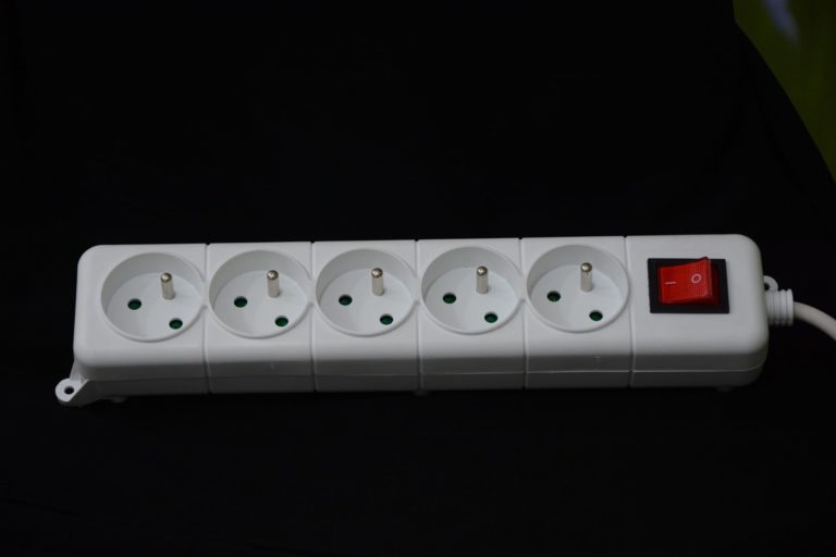 Bloc multiprise 5prise avec interrupteur – Sevac